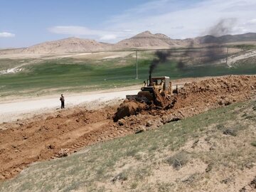 تداوم عملیات بهسازی راه‌های روستایی در آذربایجان غربی