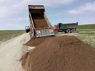 تداوم عملیات بهسازی راه‌های روستایی در آذربایجان غربی