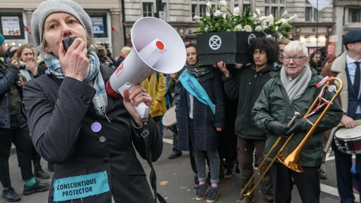 فعال سرشناس محیط زیست در انگلیس دستگیر شد