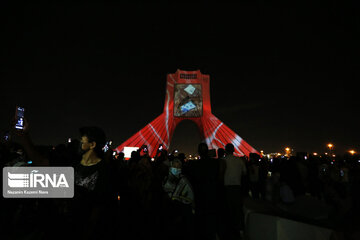 La tour Azadi s'illumine en vidéo-mapping pour rendre hommage aux martyrs afghans