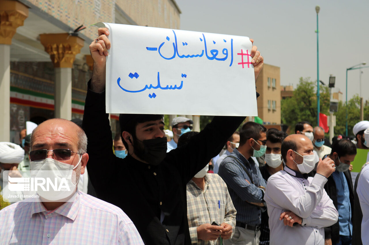 مردم قرچک در اعتراض به کشتاردانش‌آموزان افغانستانی تجمع کردند