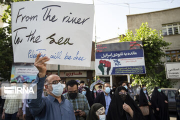 Worshipers in Tehran stage rally in support for Palestine