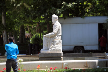 Majestuoso mausoleo de Ferdowsi en Tus
