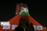 Un espectacular vídeo mapping 3D ilumina la torre de Azadi
