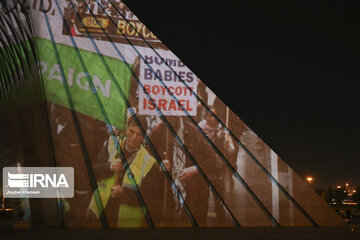 Un espectacular vídeo mapping 3D ilumina la torre de Azadi