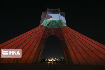 Un espectacular vídeo mapping 3D ilumina la torre de Azadi