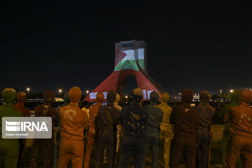 Un espectacular vídeo mapping 3D ilumina la torre de Azadi