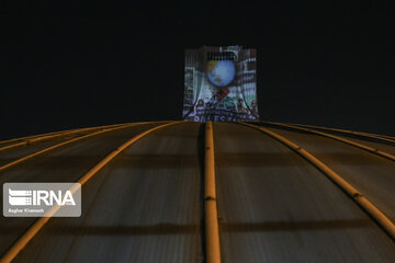 Un espectacular vídeo mapping 3D ilumina la torre de Azadi