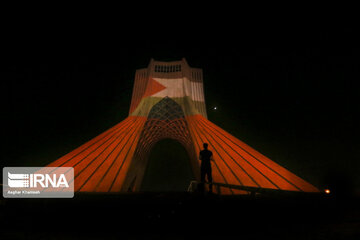 Un espectacular vídeo mapping 3D ilumina la torre de Azadi