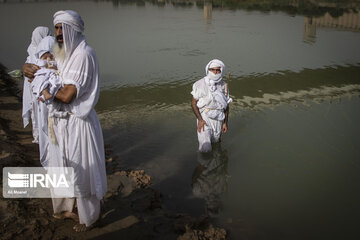 Bautismo mandeo en el río Karún