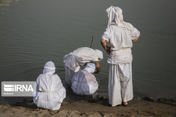 Le baptême des Mandéens au bord de la rivière Karoun (sud-ouest d'Iran)