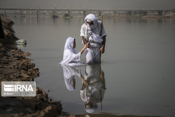Le baptême des enfants mandéens au bord du fleuve Karoun (sud-ouest d'Iran)