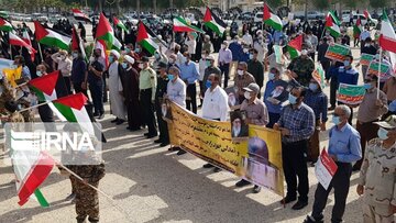 People in south of Iran in a gathering to support Islamic Resistance