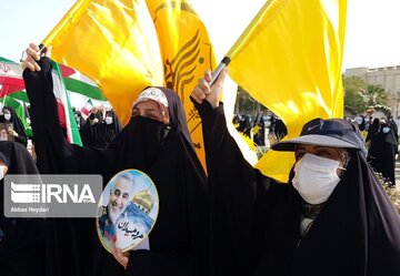 People in south of Iran in a gathering to support Islamic Resistance