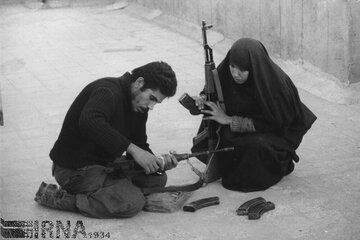 نمایشگاه عکس "نقش زنان گلستان در دفاع مقدس" افتتاح شد