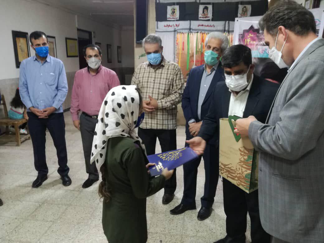 نفرات برتر مسابقات فرهنگی در قصرشیرین تجلیل شدند