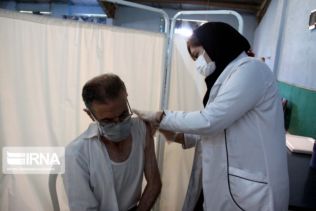 ۷۰۰ فرهنگی اشترینان بروجرد علیه کرونا واکسینه می‌شوند