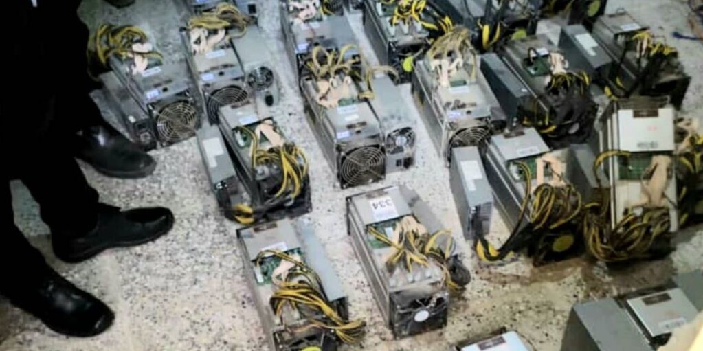 ۷۵ دستگاه استخراج غیرمجاز رمزارز در آذربایجان غربی جمع آوری شد