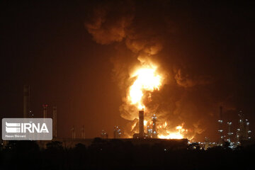 Huge fire at Tehran Oil Refinery