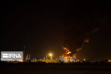 Huge fire at Tehran Oil Refinery