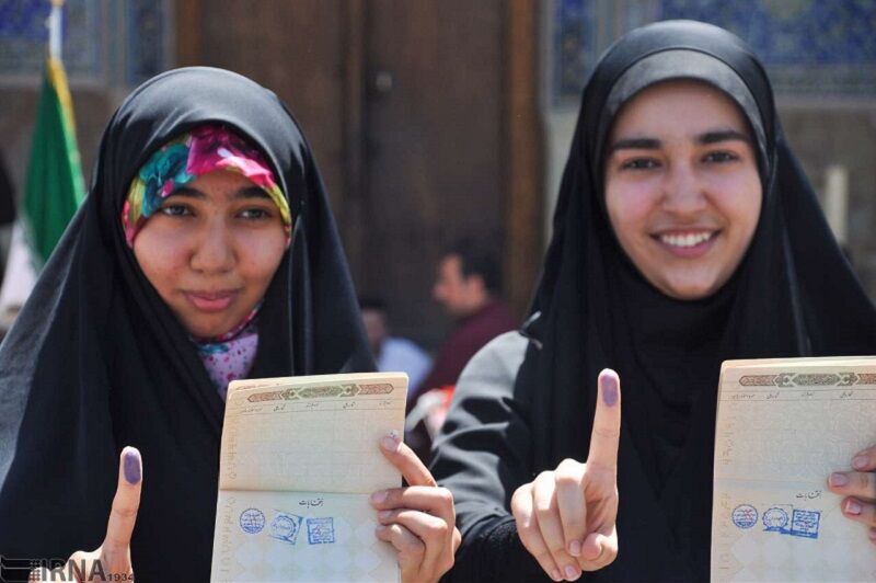 رای‌ اولی‌های یزد: فعالانه در انتخابات شرکت می‌کنیم