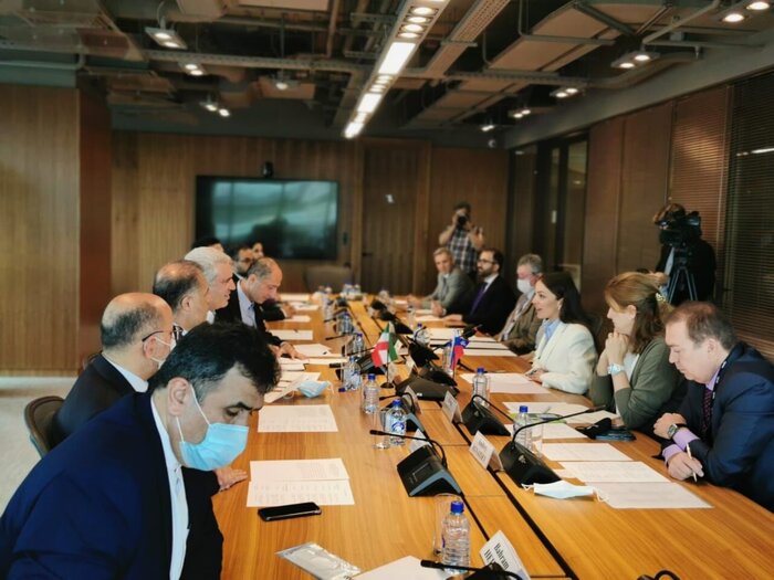 Иран и Россия подписали соглашение об отмене индивидуальных виз для групповых туристов
