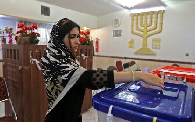 Iranian Jews cast votes in presidential election