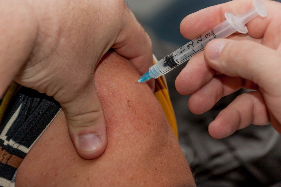 تزریق واکسن آنفلوانزا در بارداری خطر ابتلا به آسم را افزایش نمی‌دهد