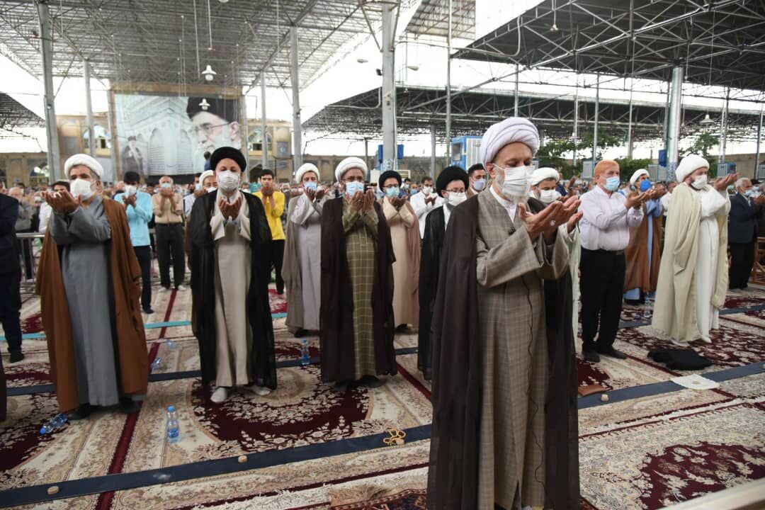 امام جمعه شیراز: مسئولان کنونی و آینده به فکر حل مشکلات مردم باشند