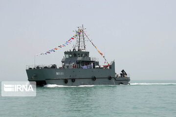 Dena destroyer, Shahin minesweeper join Iran navy units