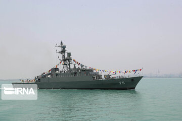 Dena destroyer, Shahin minesweeper join Iran navy units