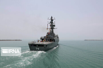 Dena destroyer, Shahin minesweeper join Iran navy units