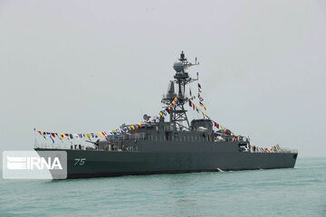 Dena destroyer, Shahin minesweeper join Iran navy units