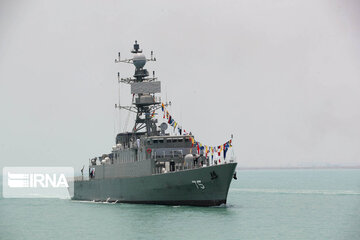 Dena destroyer, Shahin minesweeper join Iran navy units