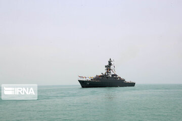 Dena destroyer, Shahin minesweeper join Iran navy units