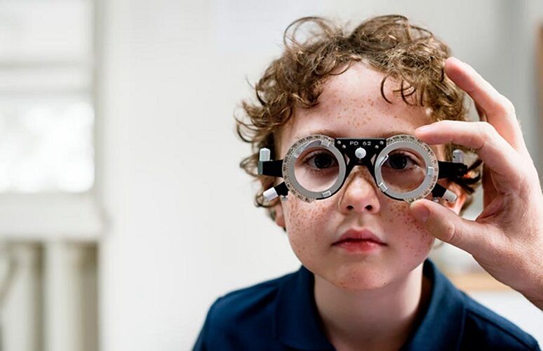 نزدیک‌بینی در کودکان؛ عارضه خاموش کرونا و قرنطینه‌های طولانی 