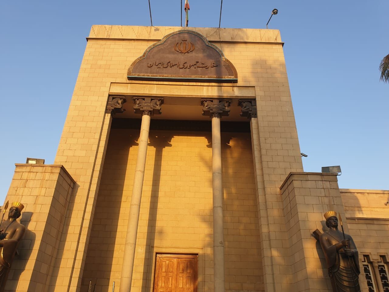 السفارة الإيرانية في بغداد: إصدار التأشيرات سيستمر كما كان عليه سابقا السفارة الإيرانية في بغداد: إصدار التأشيرات سيستمر كما كان عليه سابقا