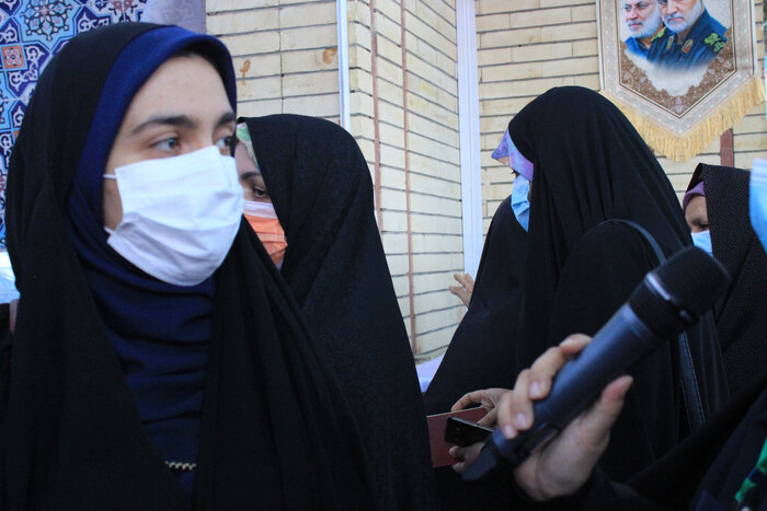خانم مسن کرمانی: برغم گلایه از مشکلات در انتخابات شرکت کردم 