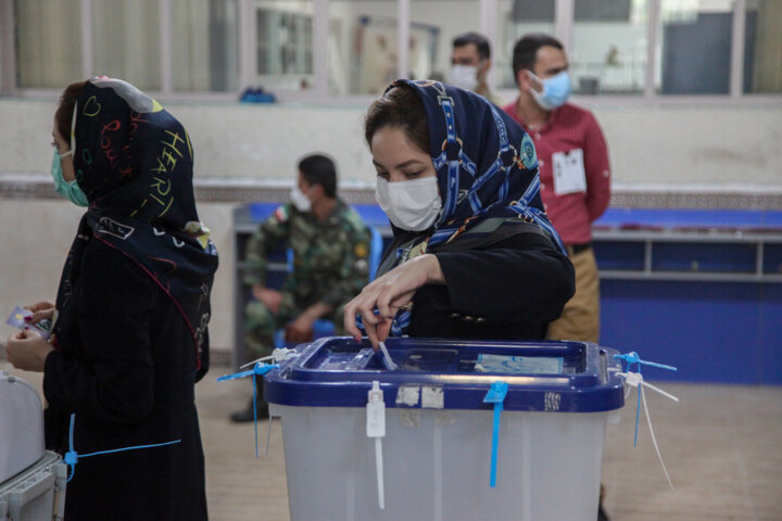حضور گسترده مردم کرمانشاه در شعبات اخذ رای
