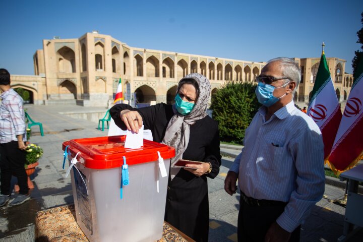 مشکلی از نظر تعداد تعرفه‌ کاغذی در شُعبه‌های اخذ رای اصفهان وجود ندارد