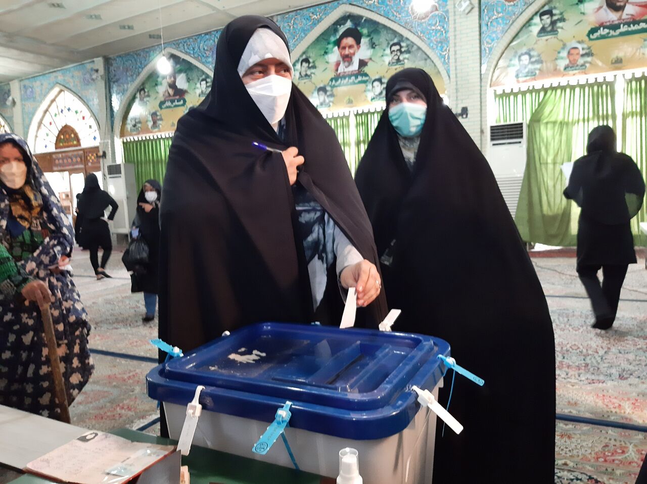 رییس فراکسیون جمعیت و حمایت از خانواده مجلس رای خود را به صندوق انداخت