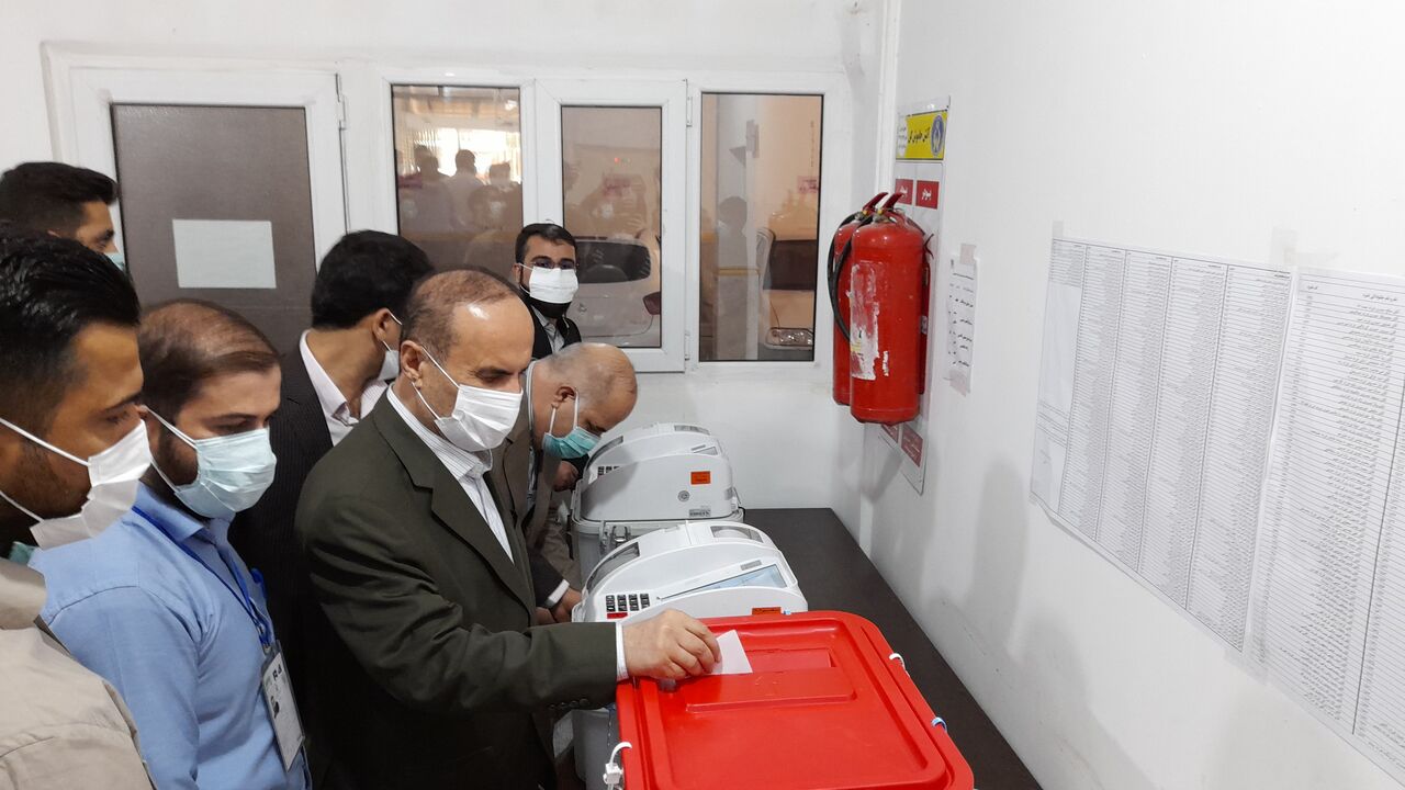 استاندار خوزستان: رای دهندگان فاصله گذاری و پروتکلها را رعایت کنند