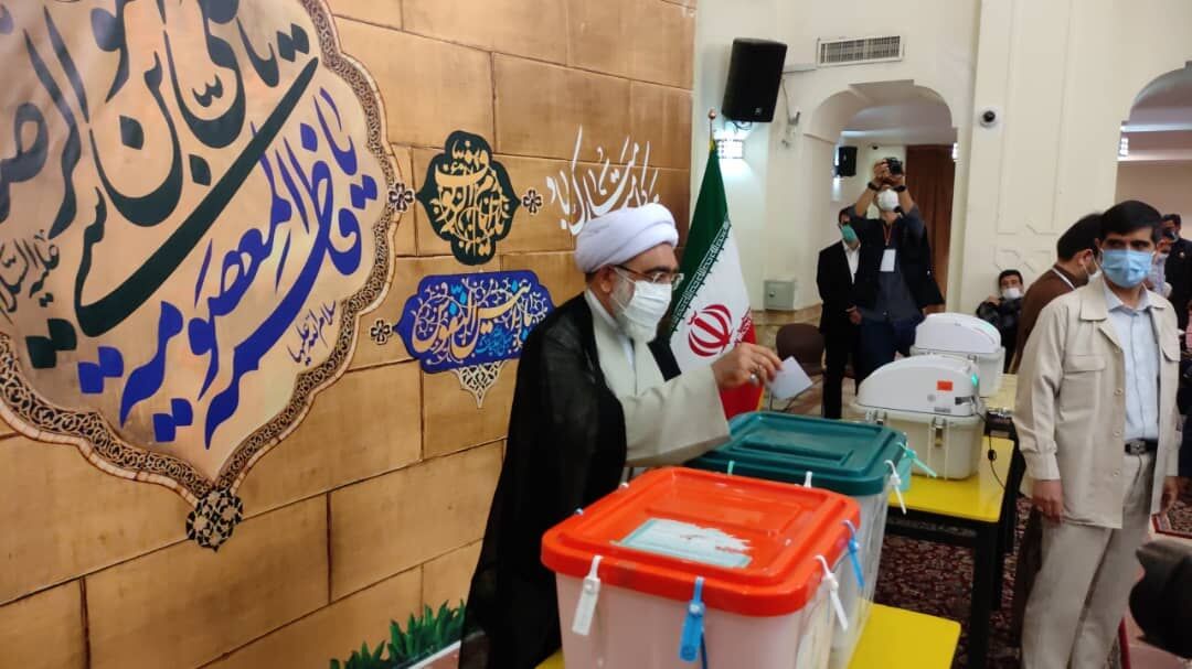 تولیت آستان قدس رضوی: رای دادن حق مردم است