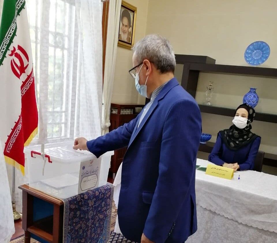 Iranian expatriates cast vote in Serbia