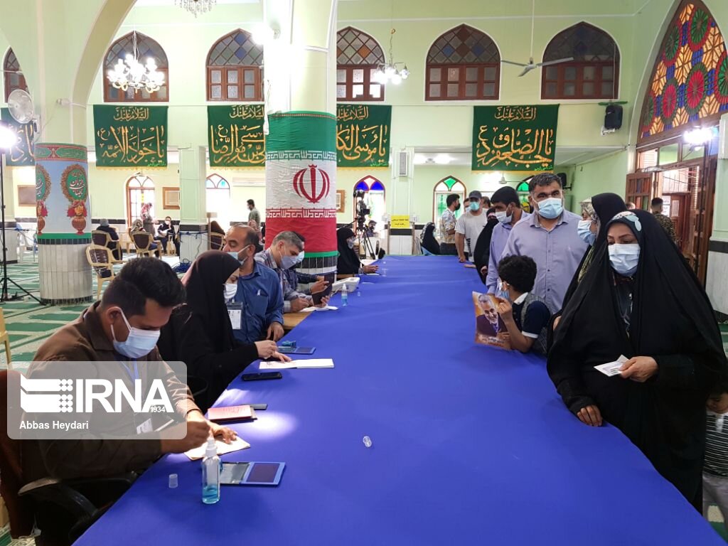 مشارکت چشم‌نواز ساحل‌نشینان بوشهر در ساعت‌های پایانی 