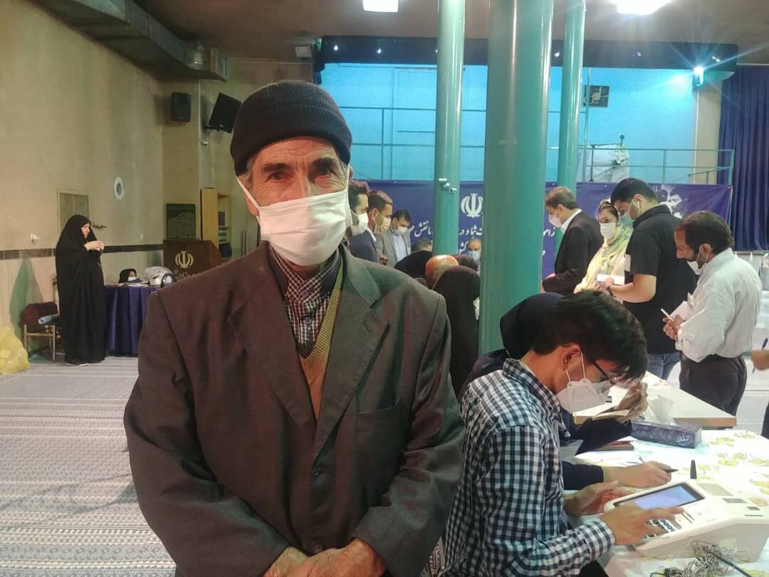 خادم جماران در بحبوحه انتخابات: امام سفره‌اش را از مردم جدا نمی‌کرد