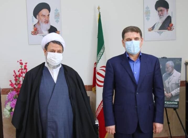 امام جمعه و استاندار کرمان از حضور مردم در انتخابات قدردانی کردند 