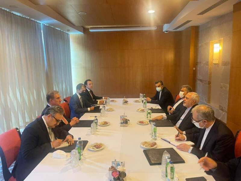 FM Zarif meets Pakistani counterpart 