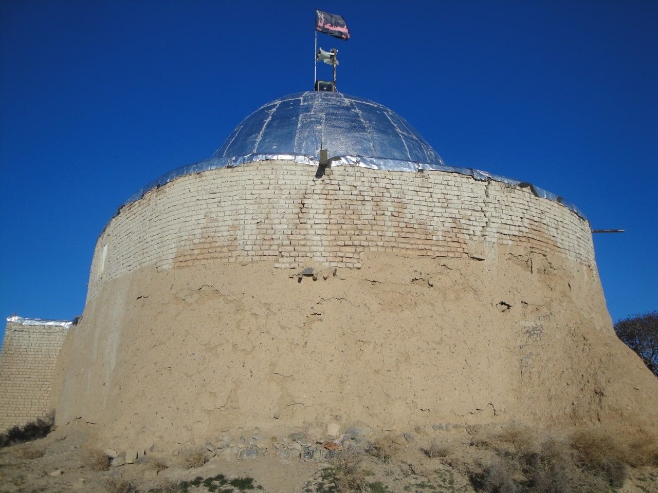 کار مرمت بقعه تاریخی امامزاده سید عباس خمین آغاز شد