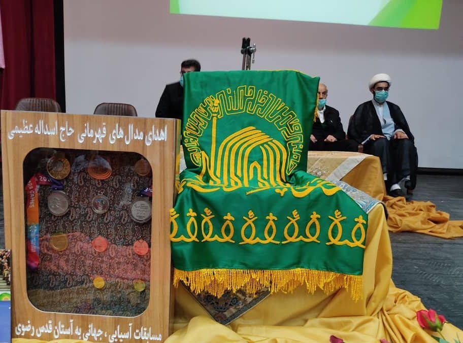  ۱۱ مدال ورزشی ورزشکار جانباز میانه ای به حرم مطهر رضوی اهدا شد